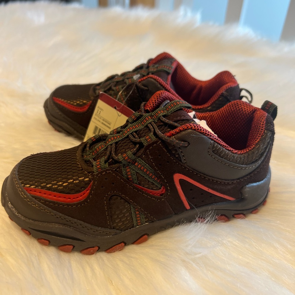 Brown and orange sneakers for small boys. Size 11